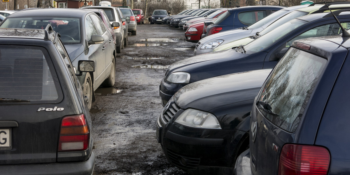 Parking przy Szkole Policyjnej