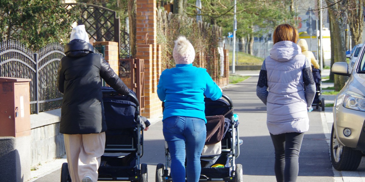 Czesi radzą sobie lepiej z problemem małej liczby urodzeń