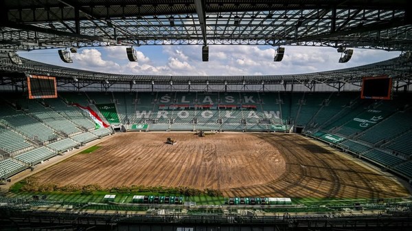Już 28 maja na Tarczyński Arenie odbędzie się finał Ligi Konferencji Europy. Ale wcześniej z nowej murawy skorzystają też piłkarze Śląska. 