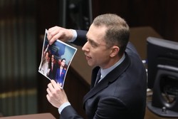 Tomczyk z PO: Nigdy nie myślałem, że pochwalę zmianę Macierewicza na Błaszczaka. A jednak...