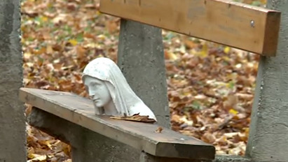 Érthetetlen vandalizmus: lefejezték a Mária-szobrot Esztergomban