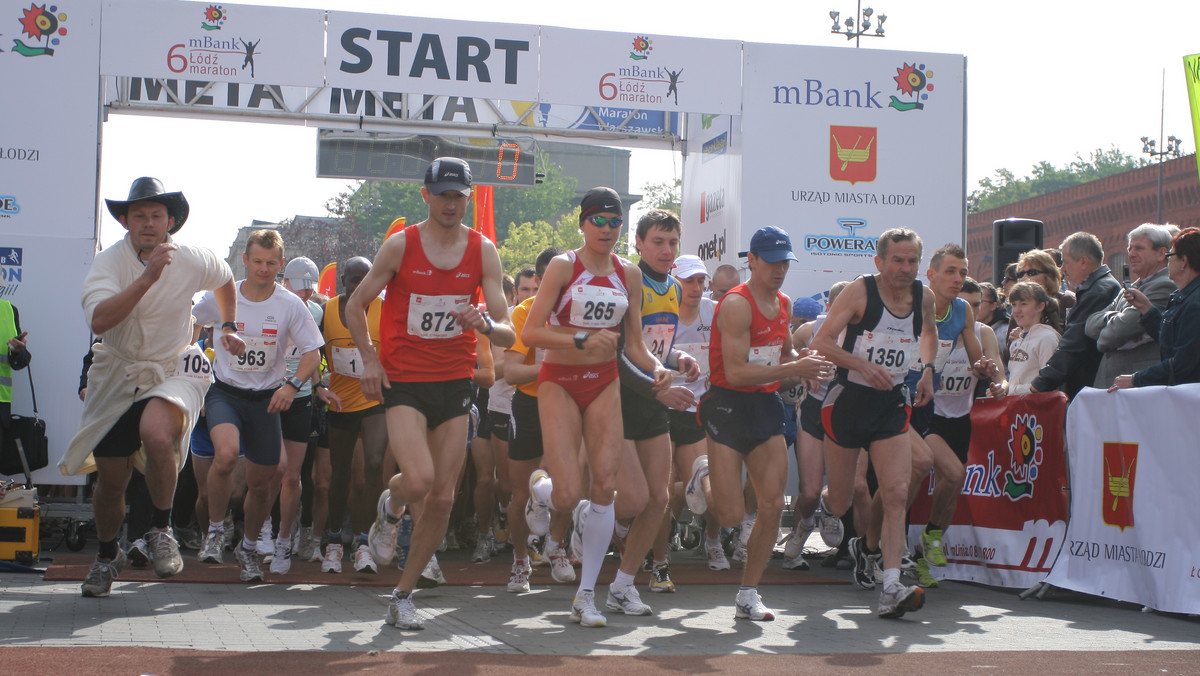 Zwycięzcą VI mBank Łódź Maratonu został Marcin Fehlau, który osiągnął wynik 2:18:10. Ogółem w imprezie wzięło udział blisko 1200 osób, jest to rekordowa liczba biegaczy w historii mBank Łódz Maratonu.