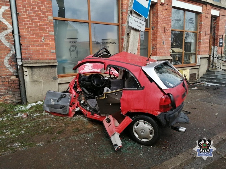 Nieletni bez uprawnień spowodował poważny wypadek