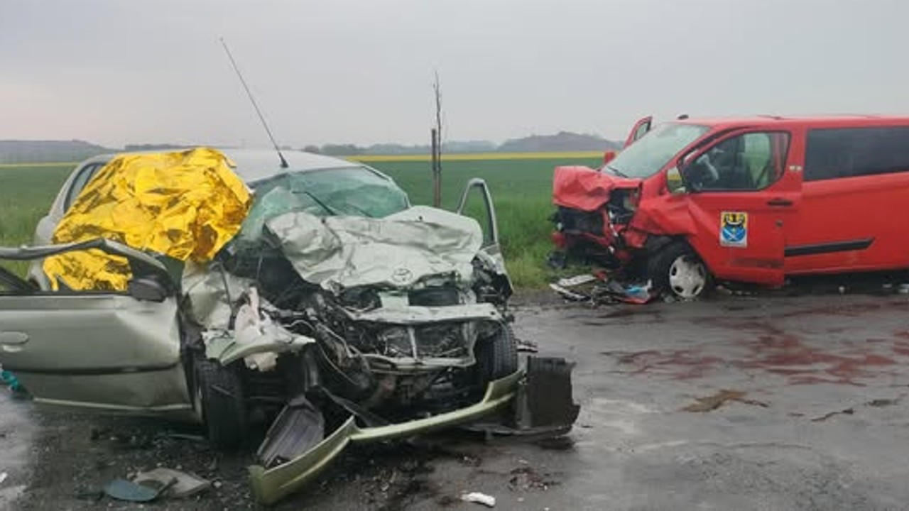Tragiczny wypadek koło Legnicy. Kobieta nie żyje, niepełnosprawne dzieci wśród poszkodowanych