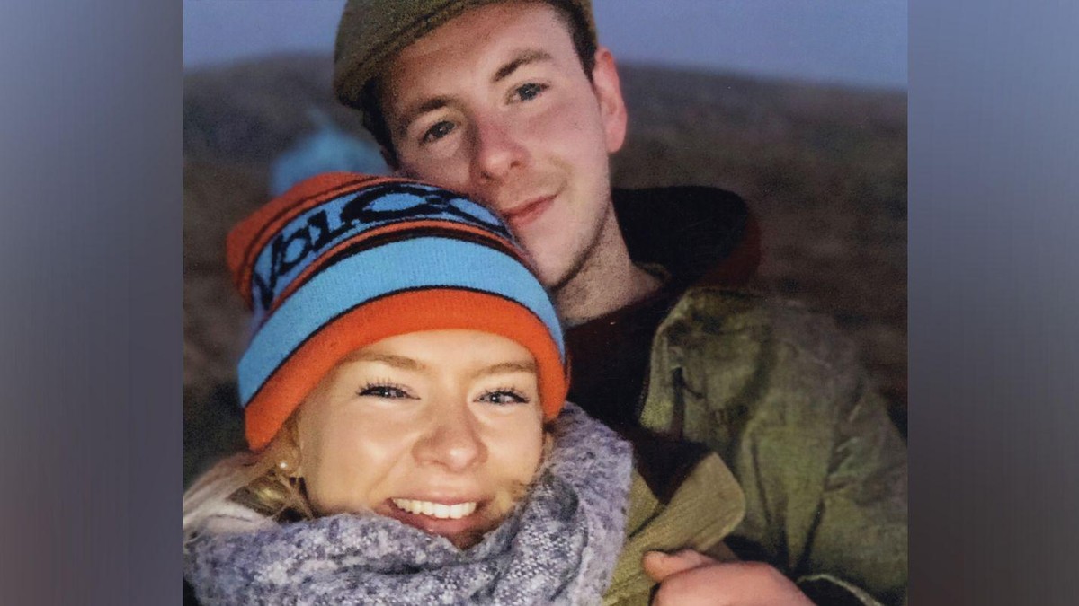 Dr Kerolajn Mjurhed i Aleksandar „Sendi“ Mekelar imali su burnu romansu | Foto: Netflix