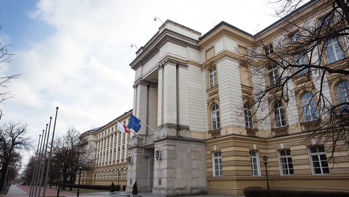 Dzisiaj przed kancelarią premiera protestowali rodzice niepełnosprawnych dzieci. Przypominali o swoich postulatach z wiosny tego roku, gdy okupowali Sejm. Chodzi m.in. o dożywotnie świadczenie pielęgnacyjne, podwyższenie renty socjalnej i zmiany w subwencji oświatowej.