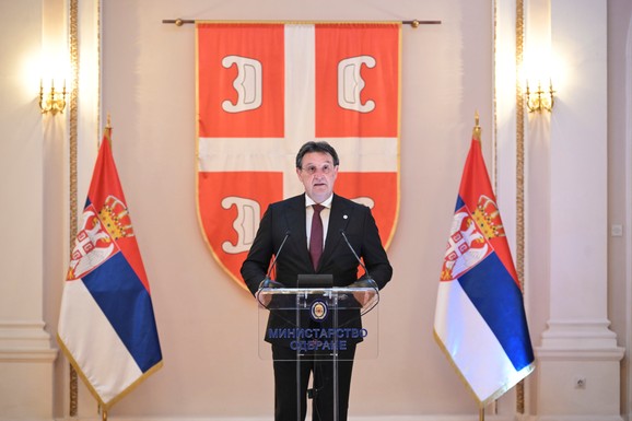 "POKUŠAVA DA NAPRAVI POLITIČKI CIRKUS" Gašić odgovorio ministru odbrane BiH: "Drina nije granica srpskog naroda, niti će to ikada biti"