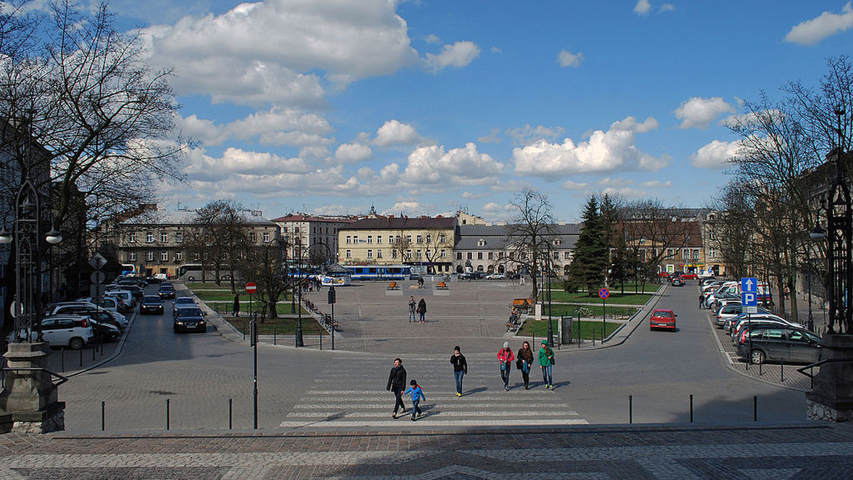 Stare Miasto i Kazimierz to dwie dzielnice, z którymi najczęściej kojarzony jest Kraków. Następna w kolejności jest Nowa Huta. Warto jednak, będąc w stolicy Małopolski, zajrzeć na Podgórze. Kryje ono w sobie wiele pięknych miejsc o bardzo ciekawej historii.