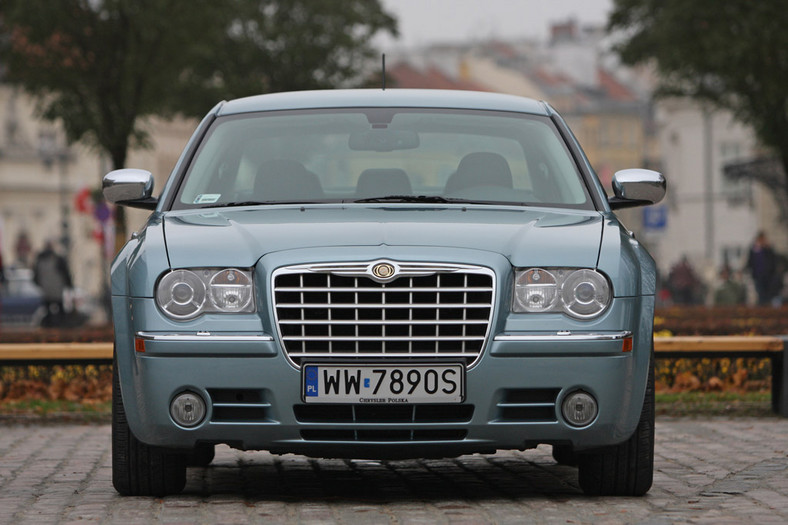 Używany Chrysler 300C: czy warto kupić amerykańską limuzynę?