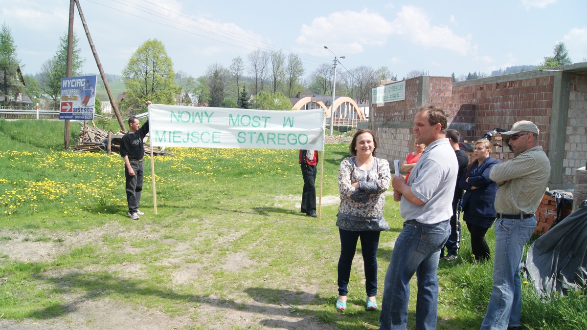 O godzinie 13 rozpoczął się protest mieszkańców Białego Dunajca na zakopiance. Zablokowali oni drogę pod Tatry na około godzinę.