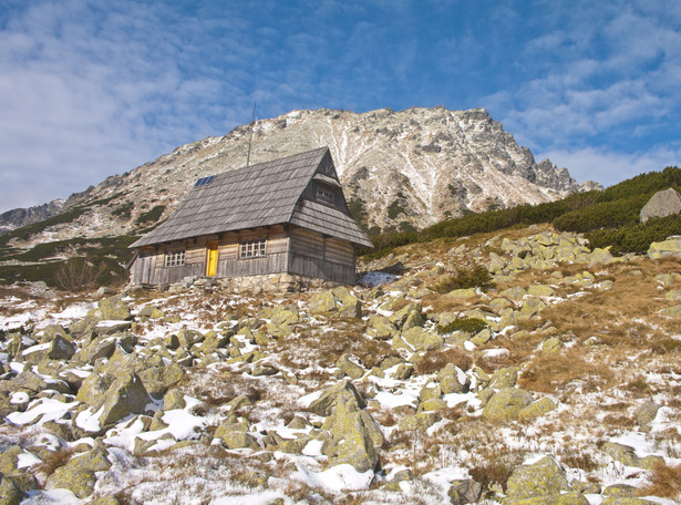 Uwaga turyści! W Tatrach szaleje halny