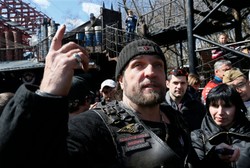 Lider "Nocnych Wilków": Tani cyrk z prowincjonalnego teatru