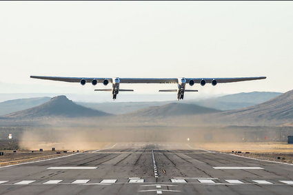 Największy samolot świata odbył swój pierwszy próbny lot
