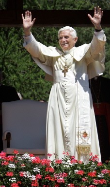 POPE-HOLIDAY-ANGELUS