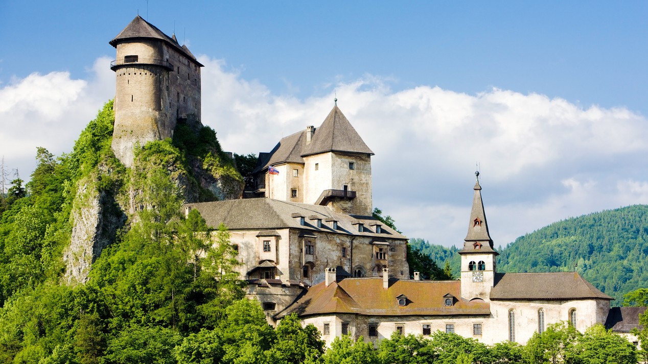 Oravský hrad je dominantou celej Oravy.