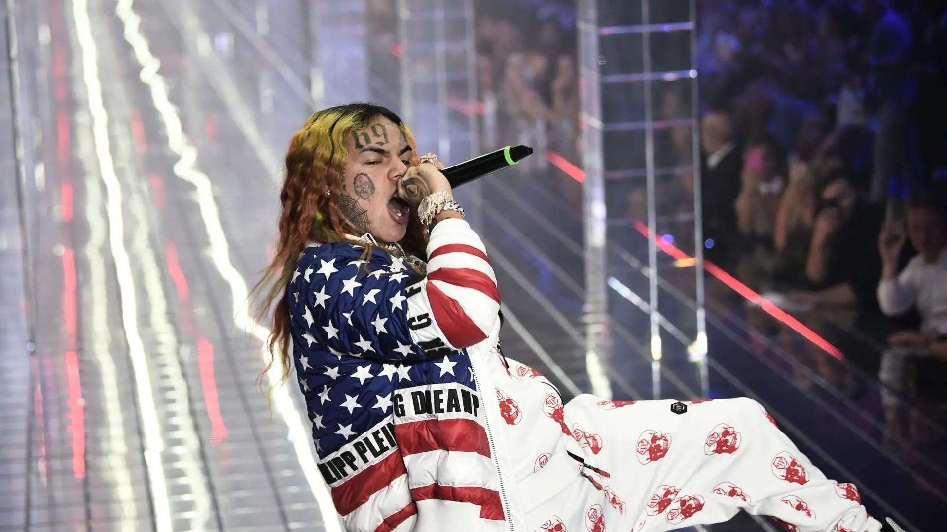 6ix9ine może dostać dożywocie. Duszenie fana i seks z nieletnią to tylko początek listy grzechów