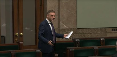 Bąkiewicz zrobił to w Sejmie. Jeszcze chwila i interweniowałaby Straż Marszałkowska