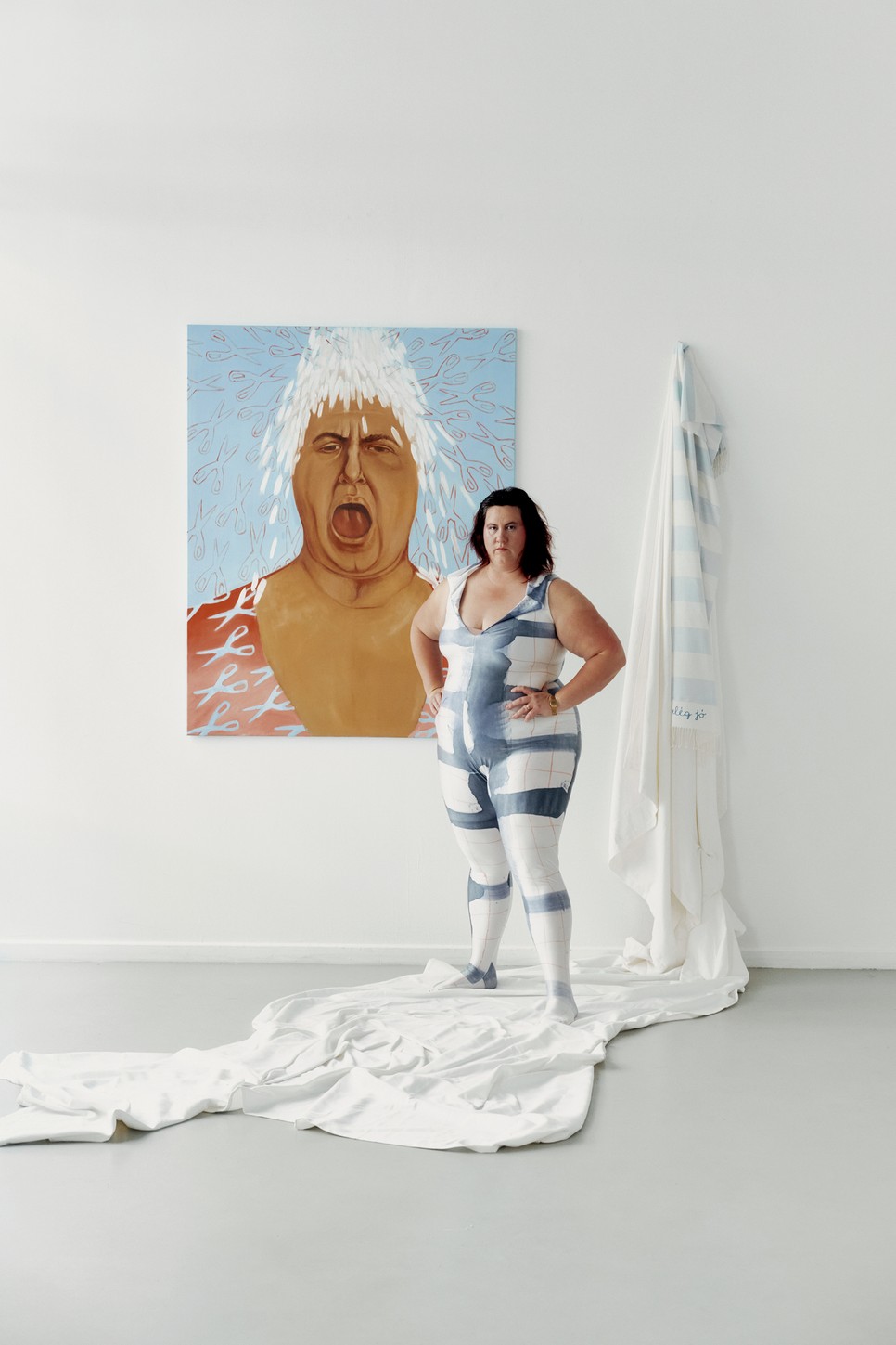 Andrea festőművészként a testéhez való viszonyát fejezi ki