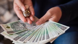 2000 zł od zus dla seniorów po 60. roku życia bez nawet jednego dnia. komu się należy? gov zus