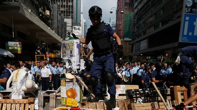 Hongkong: nowe starcia policji z demonstrantami, 116 aresztowanych