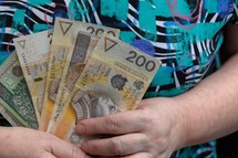 KRUS podnosi emerytury od marca. Sprawdź nowe kwoty „na rękę” [TABELA]