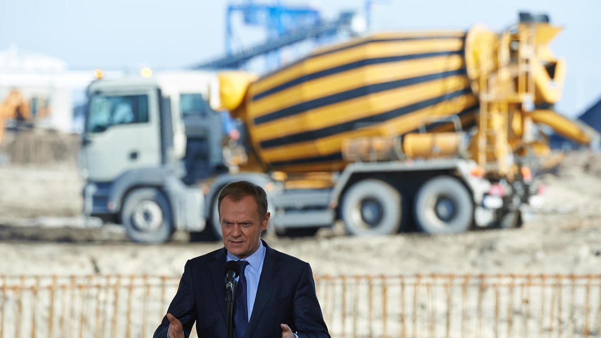 Donald Tusk betoniarka terminal naftowy