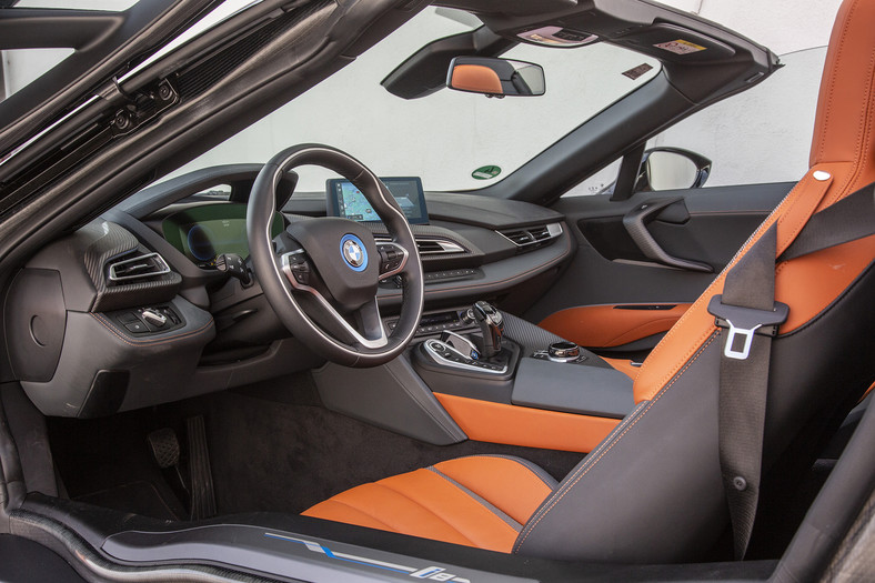 Test BMW i8 Roadster - futurystycznie i luksusowo