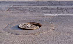 Kradł studzienki przy S8. Nieoficjalnie: to pierwowzór bohatera filmu "Boże Ciało"