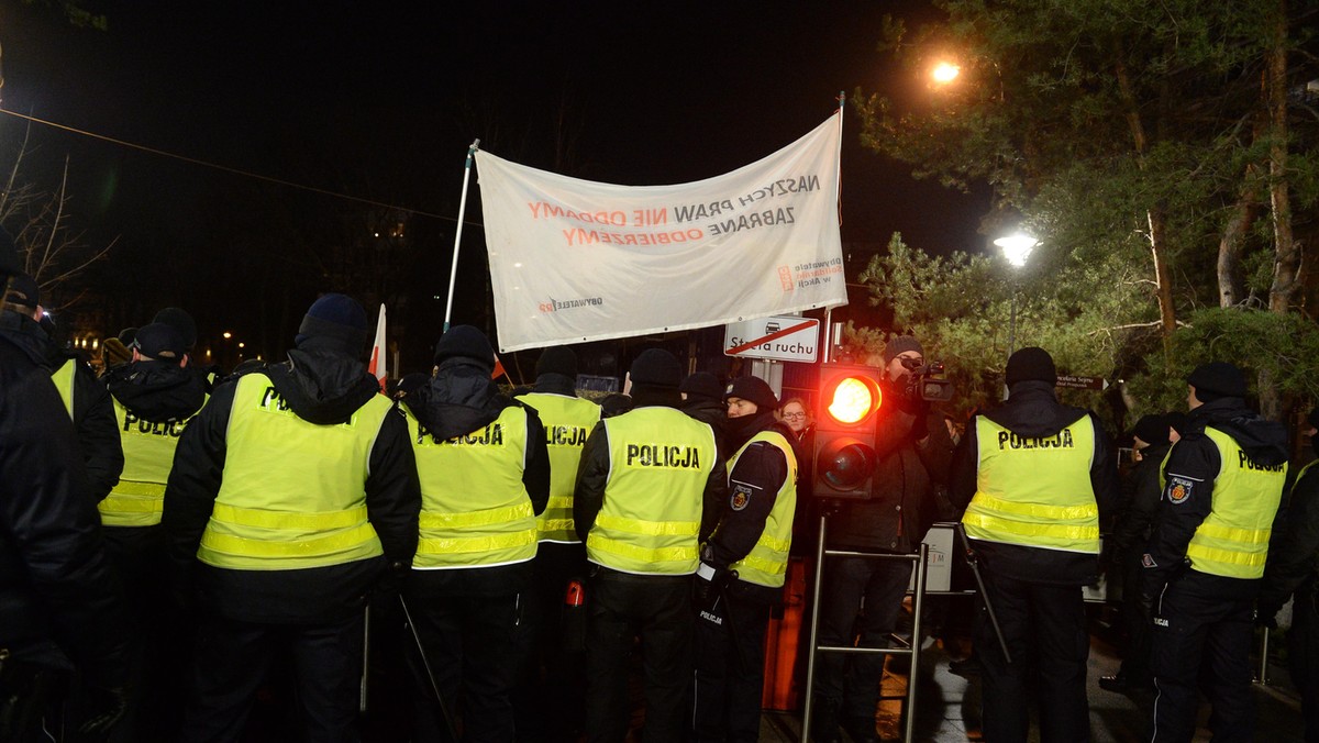 protest przed Sejmem od strony ul. Górnośląskiej