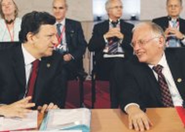 Jose Manuel Barroso, przewodniczący Komisji Europejskiej i Guenter Verheugen, wiceprzewodniczący