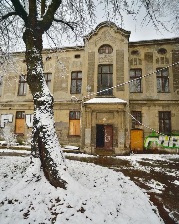 Łódź: secesyjna kamienica przy Zachodniej 76 zmieni się w bibliotekę z ogrodem
