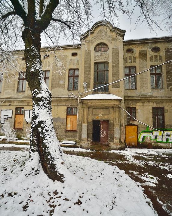 Łódź: secesyjna kamienica przy Zachodniej 76 zmieni się w bibliotekę z ogrodem