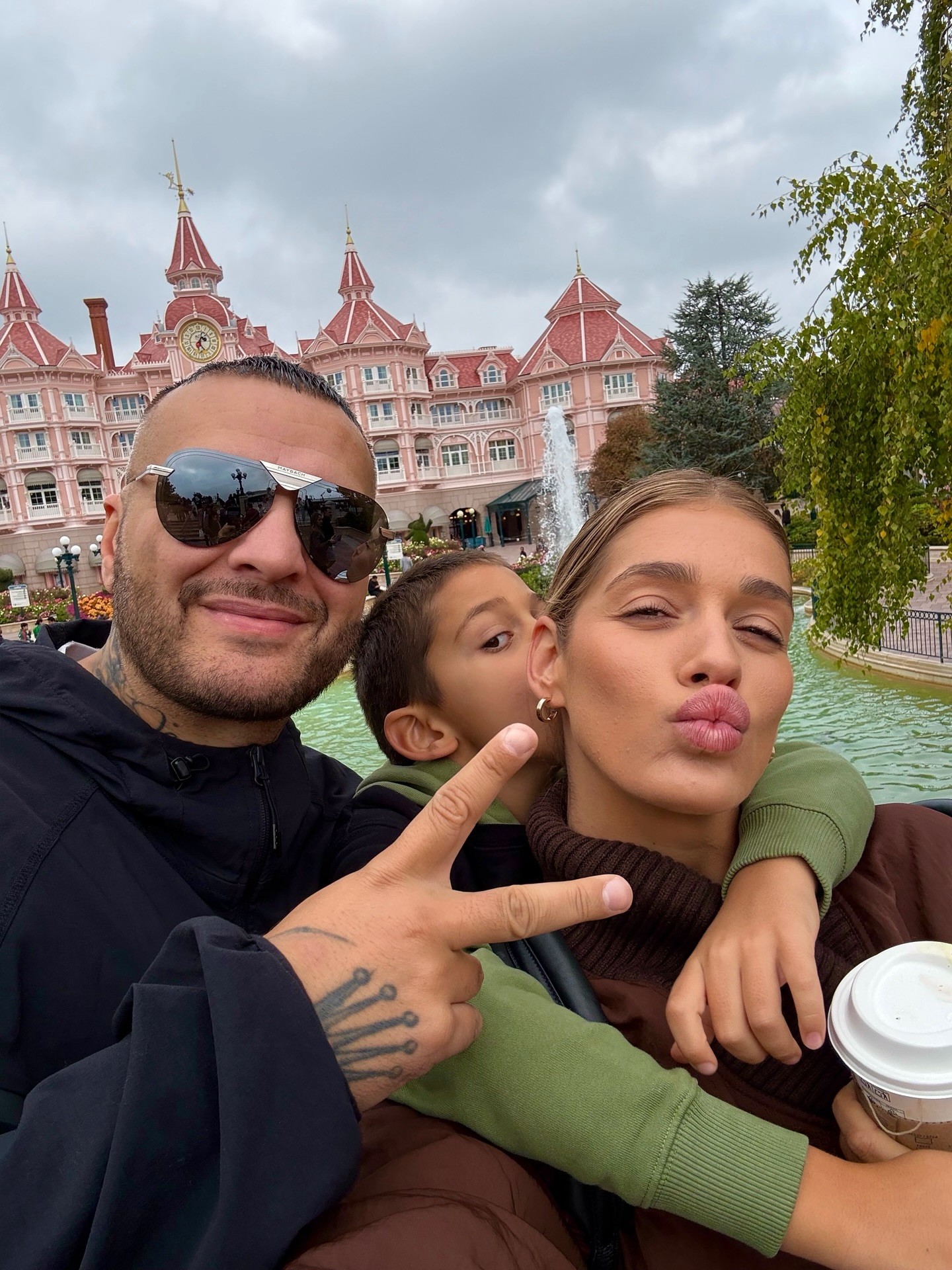 Jasmina Alagič s manželom Rytmusom a ich synom Sanelom.