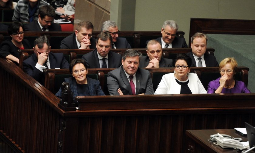 Rząd pozwolił ubogim dorobić 2 złote