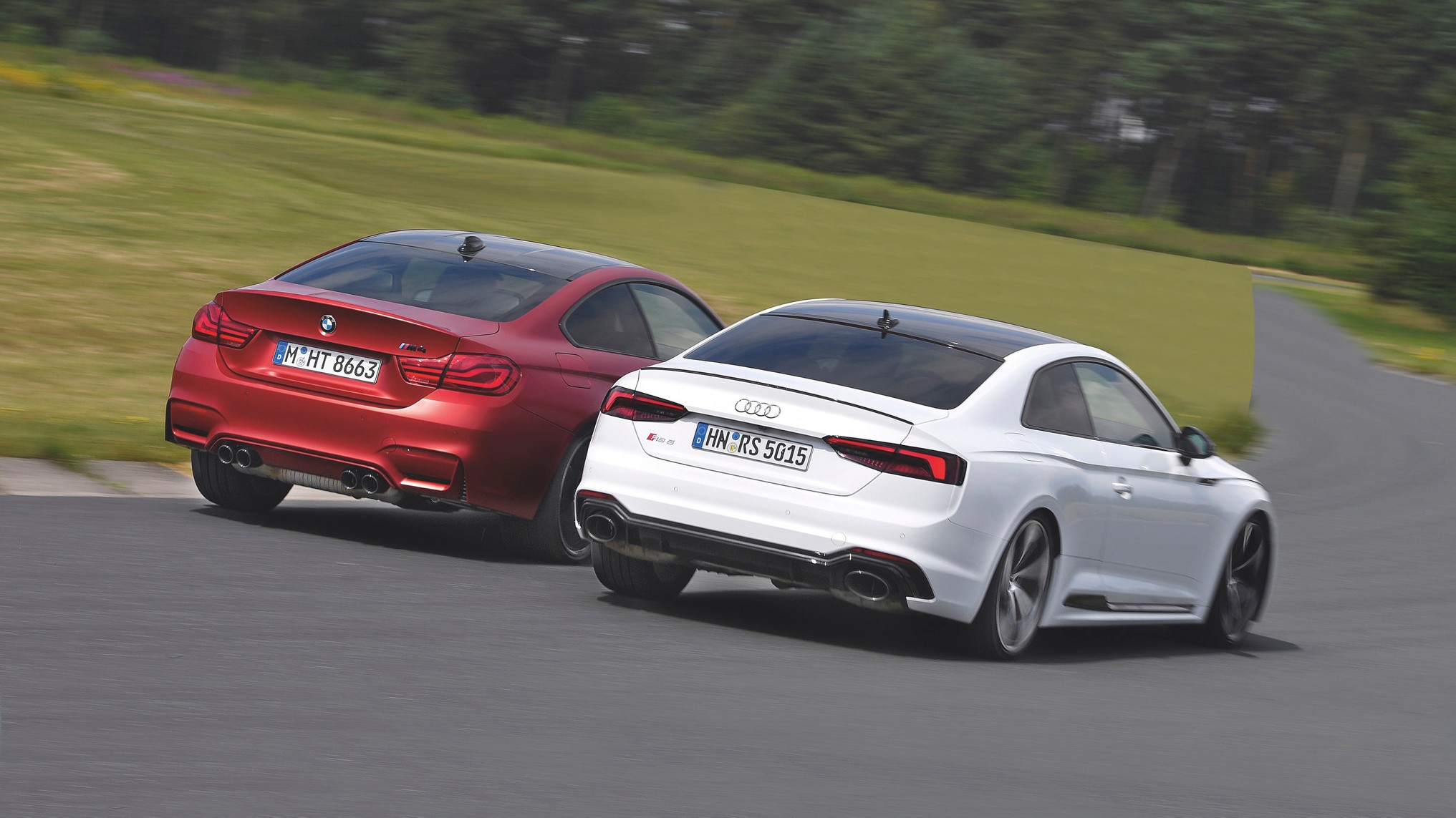 Audi Rs5 Kontra Bmw M4 Na Torze Jeden Prycha Drugi Dymi Test