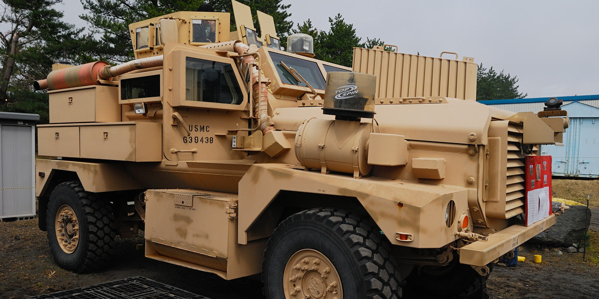 Polscy żołnierze korzystali z pojazdów MRAP typu Cougar podczas misji w Afganistanie