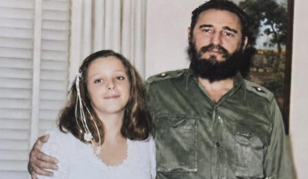 Alina Fernandez sa Fidelom Kastrom: Pokojni kubanski vođa imao je sedmoro priznate dece sa tri različite žene, a Fernandez je jedina poznata ćerka | Foto: Alina Fernandez