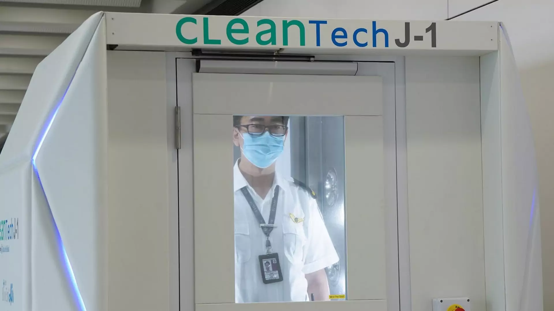 Na lotnisku w Hongkongu stanęła kabina, która w 40 sekund zabija wirusy. To przyszłość lotnictwa