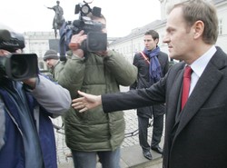 Telewizje walczą o debatę Tusk-związkowcy