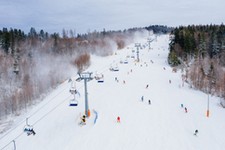 Gdzie Polacy najchętniej jeżdżą na nartach i snowboardzie? Destynacja może zdziwić