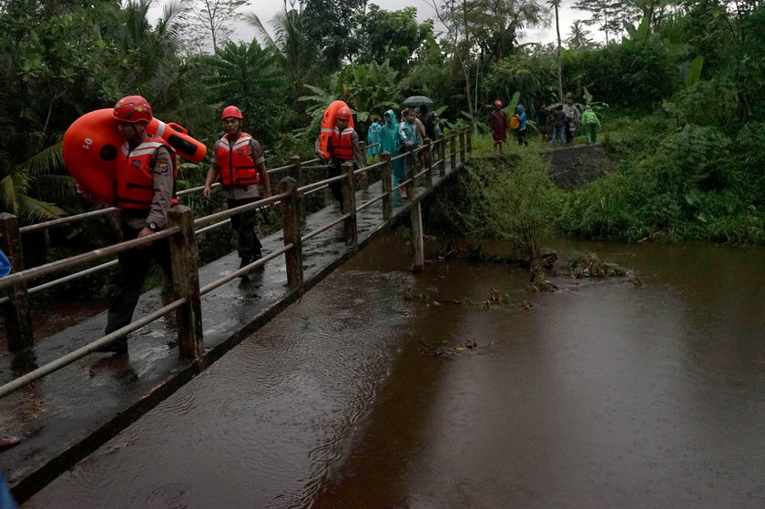 Fala powodziowa na Jawie w Indonezji