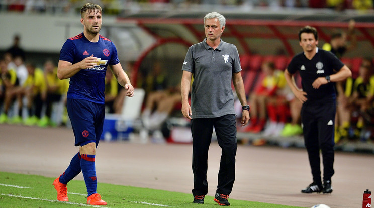 Mourinho szerint Shaw az ő tanácsaiból "él" /Fotó: AFP