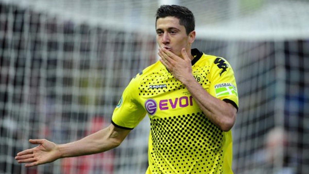 Robert Lewandowski od dłuższego czasu jest łączony z przejściem do jednego z wielkich klubów Europy. Jednym z nich jest Manchester United. Napastnik Borussii Dortmund przyznał, że chciałby spróbować sił w innej lidze niż niemiecka i zdradził nieco swoich planów.