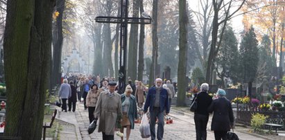 Tak dojedziesz na cmentarze w Łodzi