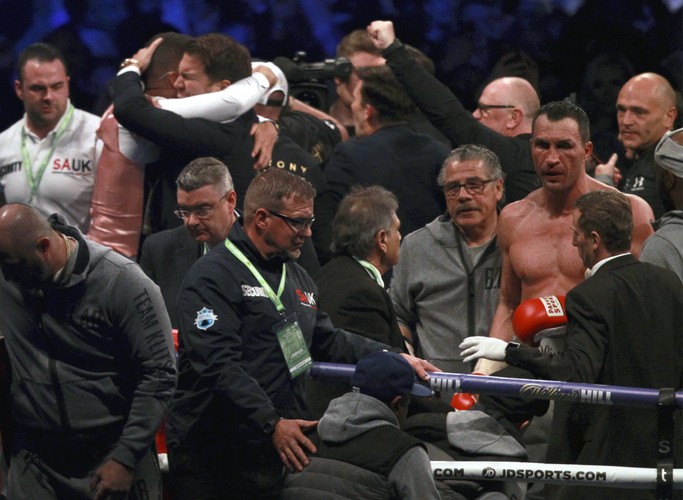 Joshua znokautował Kliczkę w walce gigantów. Brytyjczyk nowym mistrzem WBA, IBF i IBO