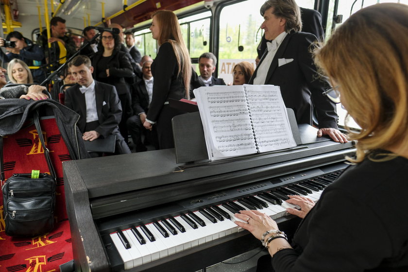 Katowice. Arie Moniuszki w tramwaju linii 43