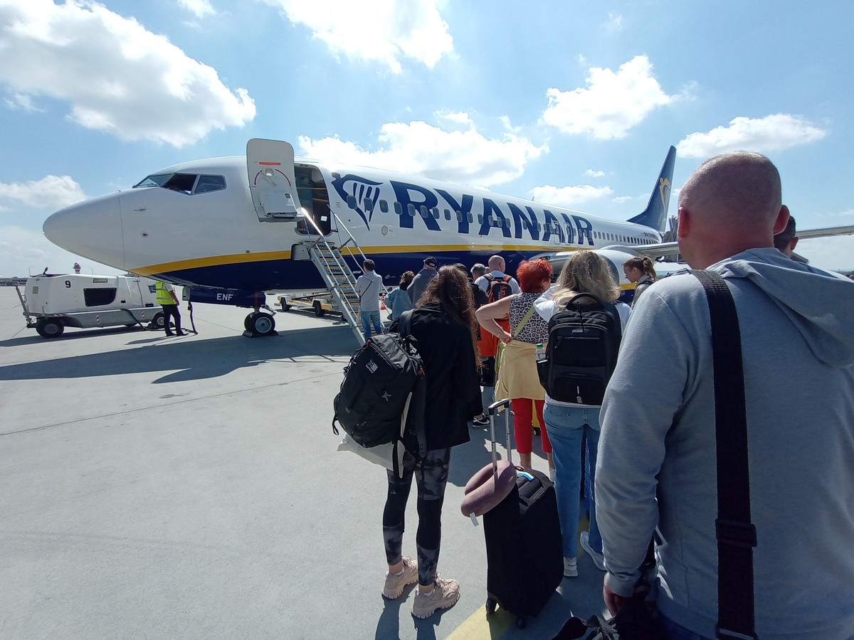 Ryanair o cenach biletów w wakacje. Będzie taniej