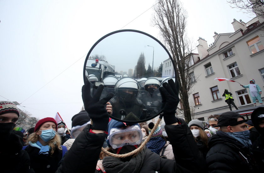 Protesty pod domem prezesa PiS. Kaczyński zrobił to