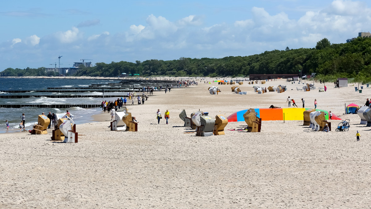 Wakacje 2020. Jak będzie nad polskim morzem? Specjalne strefy na plażach