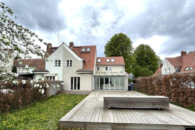 Odnowiony dom w berlińskiej dzielnicy Reinickendorf